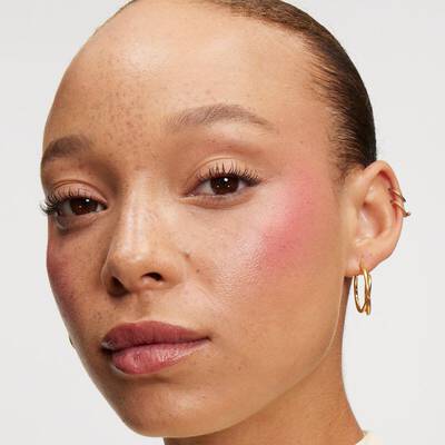 Model wearing the highlighter