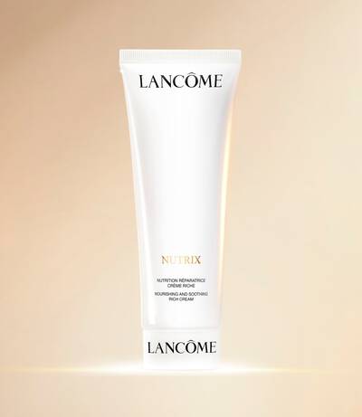 Packshot of Nutrix Rich Cream in coloured environment