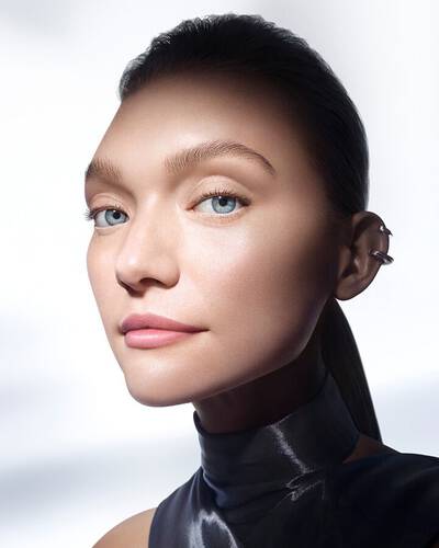 Model of Genifique Repair Shot campaign